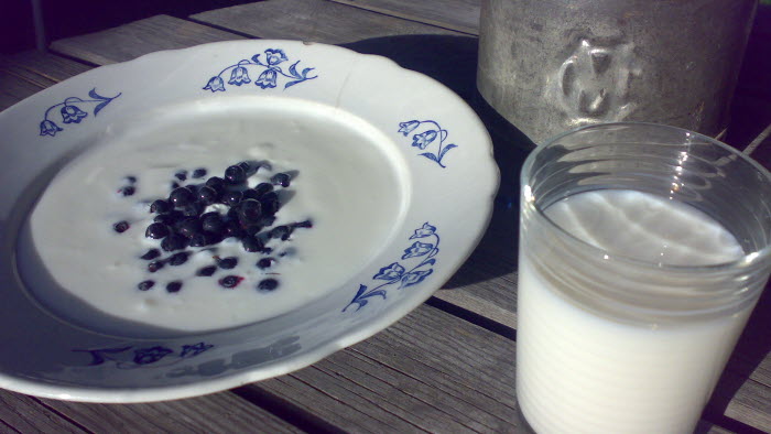 Mjölkglas och filmjölk