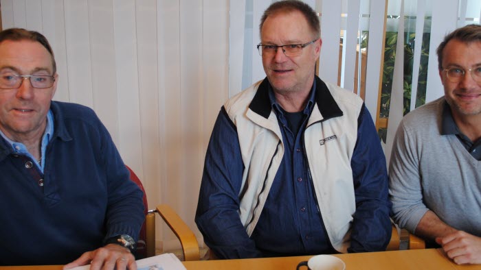 Lennart Niklasson, Lojsta, Ulf Smedberg, Ekeby, och regionchefen Petter Engström arbetar